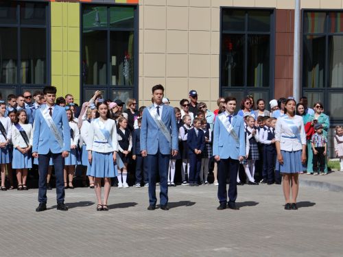 Сәләтле балалар өчен гуманитар гимназиядә Соңгы кыңгырау бәйрәме: Ак юллар сезгә, балалар!
