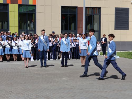 Сәләтле балалар өчен гуманитар гимназиядә Соңгы кыңгырау бәйрәме: Ак юллар сезгә, балалар!