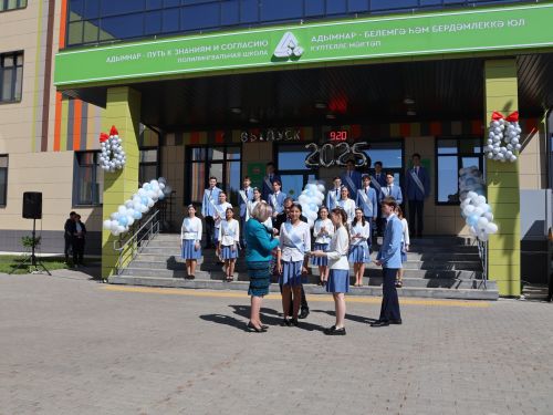 Сәләтле балалар өчен гуманитар гимназиядә Соңгы кыңгырау бәйрәме: Ак юллар сезгә, балалар!