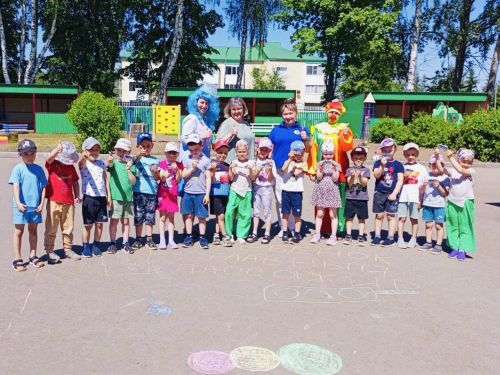 Әкият геройлары һәм төсле акбурлар: «Ромашка»да юл хәрәкәте кагыйдәләренә өйрәтүче чара узды