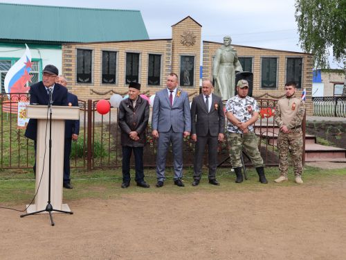 Бүген Такталачык халкы Бөек Җиңү алып килгән 400 батырын искә алды