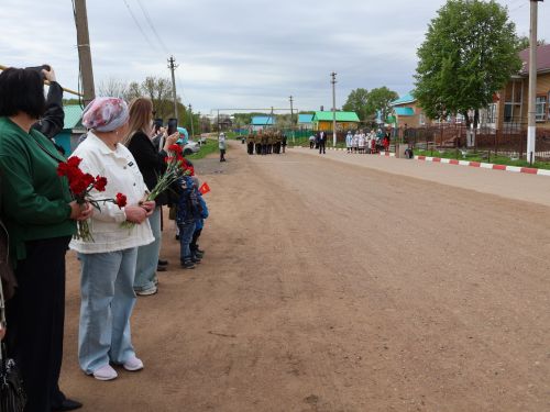Бүген Такталачык халкы Бөек Җиңү алып килгән 400 батырын искә алды
