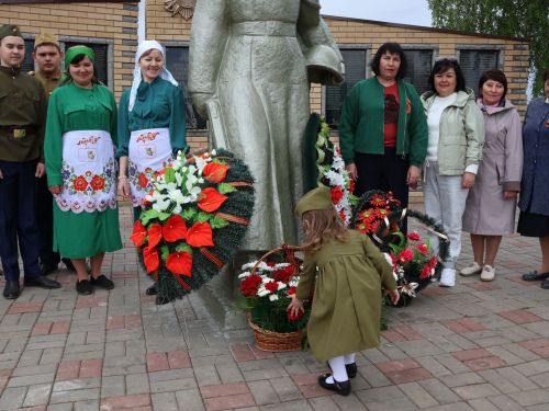 Бүген Такталачык халкы Бөек Җиңү алып килгән 400 батырын искә алды