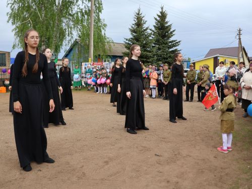 Бүген Такталачык халкы Бөек Җиңү алып килгән 400 батырын искә алды