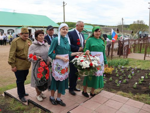 Бүген Такталачык халкы Бөек Җиңү алып килгән 400 батырын искә алды