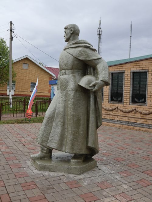 Бүген Такталачык халкы Бөек Җиңү алып килгән 400 батырын искә алды