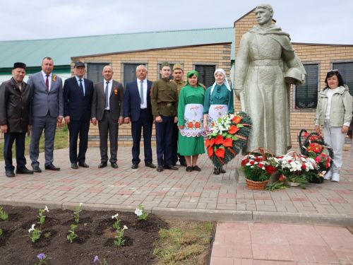 Бүген Такталачык халкы Бөек Җиңү алып килгән 400 батырын искә алды