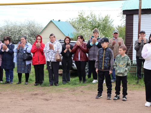 Бүген Такталачык халкы Бөек Җиңү алып килгән 400 батырын искә алды