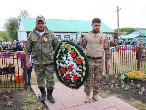 Бүген Такталачык халкы Бөек Җиңү алып килгән 400 батырын искә алды