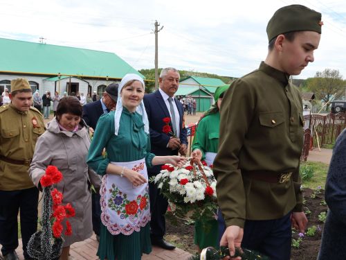 Бүген Такталачык халкы Бөек Җиңү алып килгән 400 батырын искә алды
