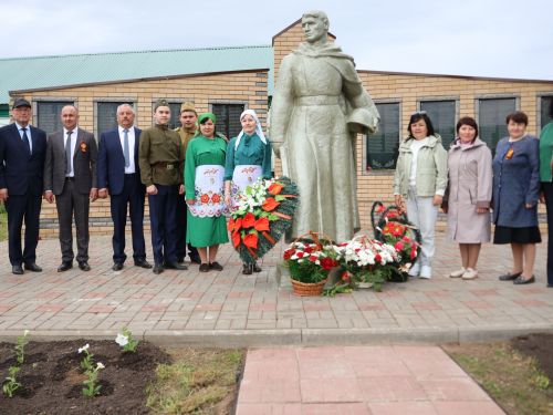Бүген Такталачык халкы Бөек Җиңү алып килгән 400 батырын искә алды