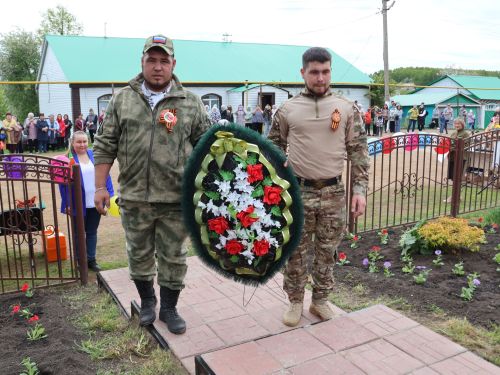 Бүген Такталачык халкы Бөек Җиңү алып килгән 400 батырын искә алды