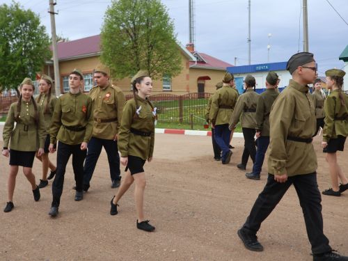 Бүген Такталачык халкы Бөек Җиңү алып килгән 400 батырын искә алды
