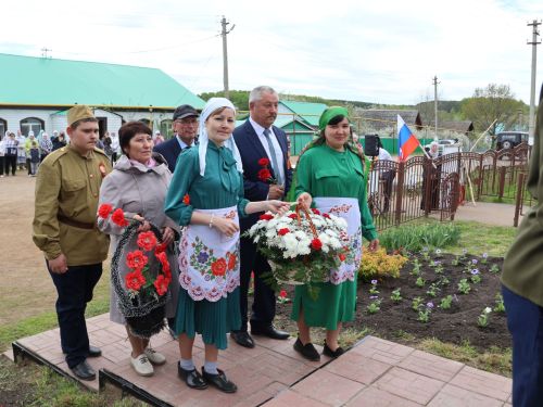 Бүген Такталачык халкы Бөек Җиңү алып килгән 400 батырын искә алды