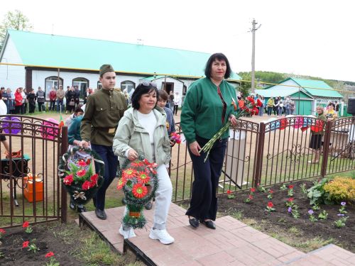 Бүген Такталачык халкы Бөек Җиңү алып килгән 400 батырын искә алды