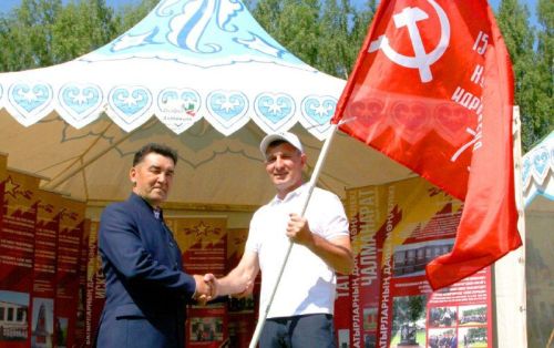 Тарихи мизгел: Җиңү байрагын Кәзкәй авыл җирлеге кабул итеп алды