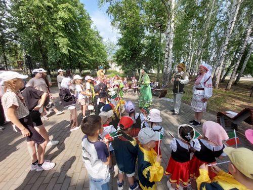 Россия көненә милли кием ки!