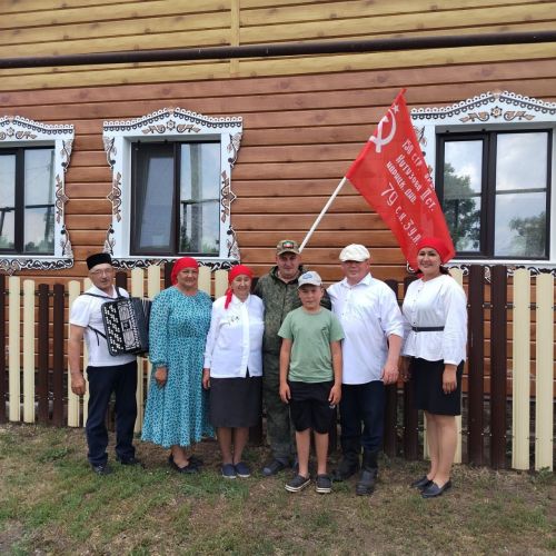 Җиңү Байрагы Иске Байсарга килде