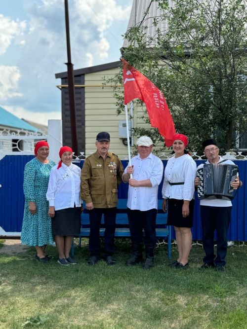 Җиңү Байрагы Иске Байсарга килде