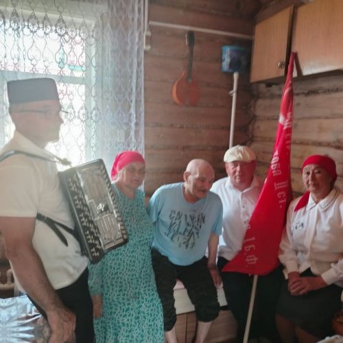 Җиңү Байрагы Иске Байсарга килде
