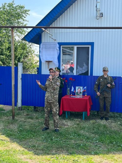 Иске Кормаш җирлегендә махсус хәрби операция батырлары истәлегенә хәтер такталары куелды