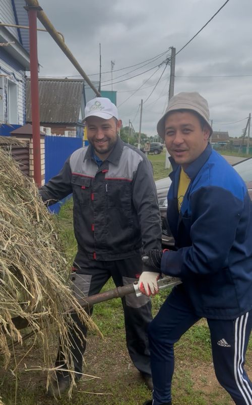 Шәрипҗановлар печәндә: Җәйнең кадерен беләсегез килсә, эшләп үткәрегез!