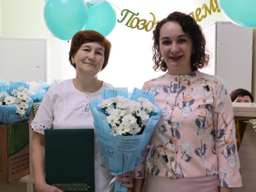 Бәйрәмегез белән: «Стоматолог» җәмгыятенең медицина хезмәткәрләрен Актаныш районы җитәкчелеге котлады