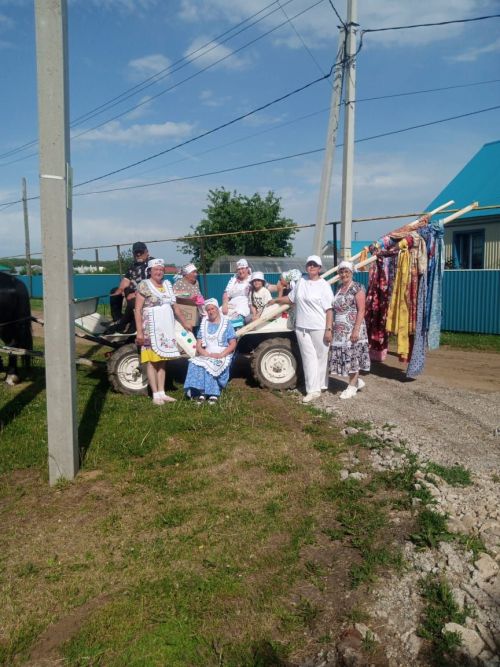 Пучы авылы халкы Сабантуй батырларына бүләк җыйды