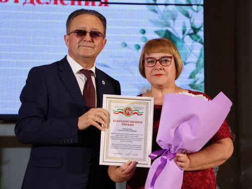 Актаныш хастаханәсе баш табибы Айдар Хәев коллегаларын Медицина хезмәткәрләре көне белән котлады
