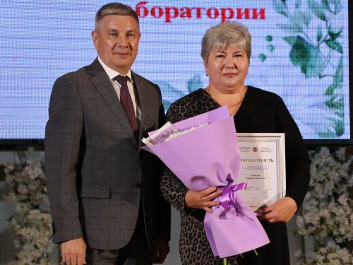 Актаныш хастаханәсенең фельдшер-лаборанты Зәнфирә Нәбиева: Яратмасам, бер урында 37 ел буе эшләмәс идем!