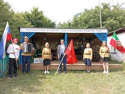 Чалманаратта Җиңү байрагы белән махсус хәрби операция батырларының гаиләләренә килделәр