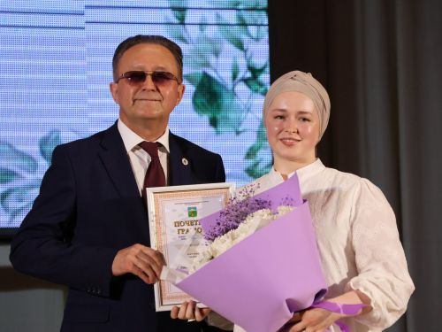 Актаныш хастаханәсе баш табибы Айдар Хәев коллегаларын Медицина хезмәткәрләре көне белән котлады