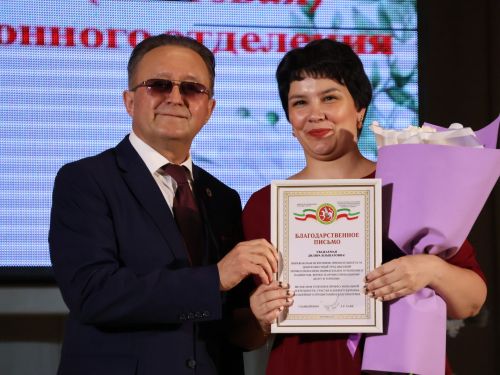 Актаныш хастаханәсе баш табибы Айдар Хәев коллегаларын Медицина хезмәткәрләре көне белән котлады