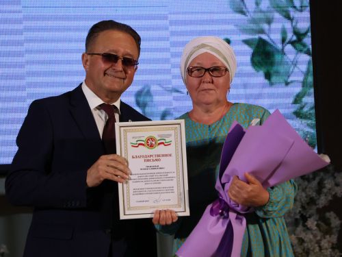 Актаныш хастаханәсе баш табибы Айдар Хәев коллегаларын Медицина хезмәткәрләре көне белән котлады