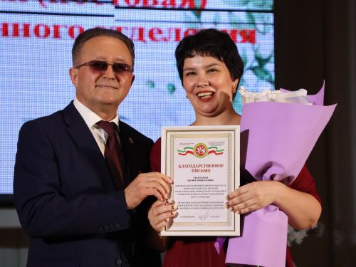 Актаныш хастаханәсе баш табибы Айдар Хәев коллегаларын Медицина хезмәткәрләре көне белән котлады
