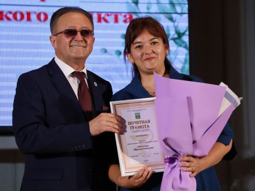 Актаныш хастаханәсе баш табибы Айдар Хәев коллегаларын Медицина хезмәткәрләре көне белән котлады