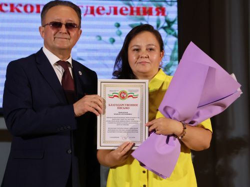 Актаныш хастаханәсе баш табибы Айдар Хәев коллегаларын Медицина хезмәткәрләре көне белән котлады