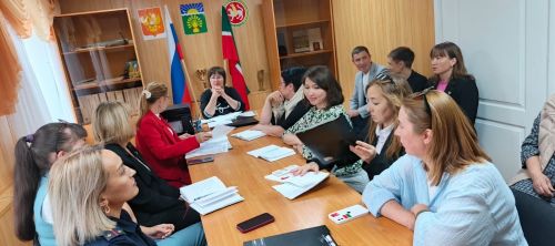 Район балигъ булмаганнар белән эшләү комиссиясе авыл җирлекләрендә күчмә эшчәнлек алып бара