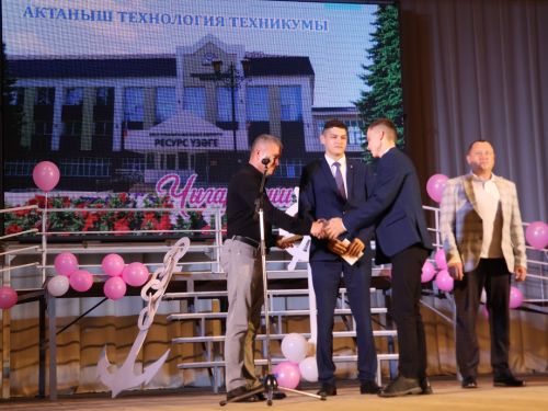 Актаныш технология техникумында тантаналы чыгарылыш: 76 студентыбыз диплом алды