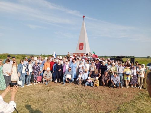 Иске Семиостровлылар Бөек Ватан сугышы ветераннарына багышлап һәйкәл ачты