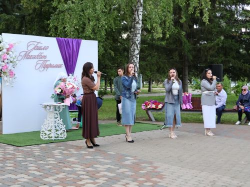 «Пар балдак»та мәңгелек мәхәббәт: Актаныш Бриллиант, Зөбәрҗәт һәм Алтын туй юбилярларын котлады
