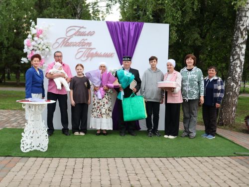 «Пар балдак»та мәңгелек мәхәббәт: Актаныш Бриллиант, Зөбәрҗәт һәм Алтын туй юбилярларын котлады