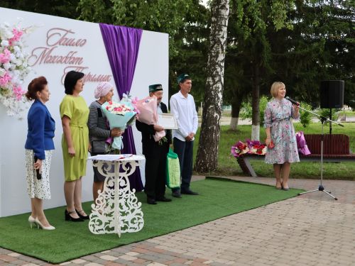 «Пар балдак»та мәңгелек мәхәббәт: Актаныш Бриллиант, Зөбәрҗәт һәм Алтын туй юбилярларын котлады