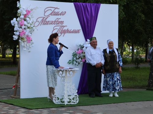 «Пар балдак»та мәңгелек мәхәббәт: Актаныш Бриллиант, Зөбәрҗәт һәм Алтын туй юбилярларын котлады