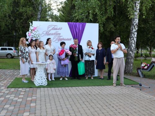 «Пар балдак»та мәңгелек мәхәббәт: Актаныш Бриллиант, Зөбәрҗәт һәм Алтын туй юбилярларын котлады