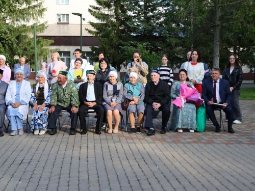 «Пар балдак»та мәңгелек мәхәббәт: Актаныш Бриллиант, Зөбәрҗәт һәм Алтын туй юбилярларын котлады