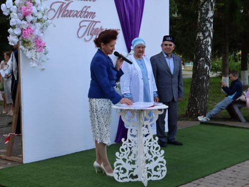 «Пар балдак»та мәңгелек мәхәббәт: Актаныш Бриллиант, Зөбәрҗәт һәм Алтын туй юбилярларын котлады