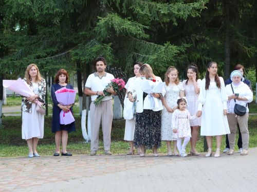 «Пар балдак»та мәңгелек мәхәббәт: Актаныш Бриллиант, Зөбәрҗәт һәм Алтын туй юбилярларын котлады