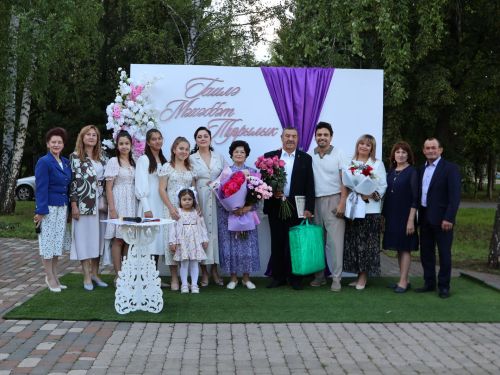«Пар балдак»та мәңгелек мәхәббәт: Актаныш Бриллиант, Зөбәрҗәт һәм Алтын туй юбилярларын котлады