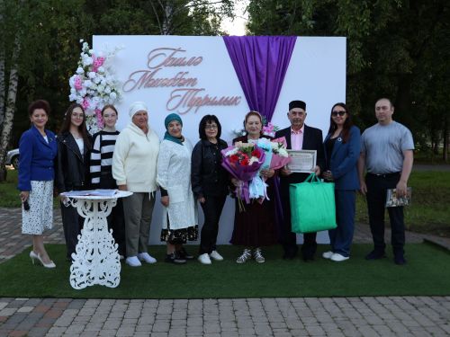 «Пар балдак»та мәңгелек мәхәббәт: Актаныш Бриллиант, Зөбәрҗәт һәм Алтын туй юбилярларын котлады